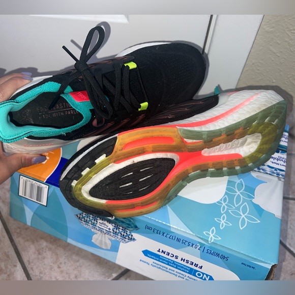 Adidas ultraboost 22 boys grade school size 5.5 fit a women’s size 7. - Picture 5 of 5